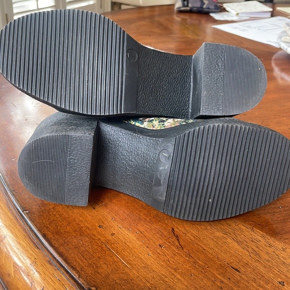 Steve Madden short lace up boots . New- sz7 - Picture 6 of 8